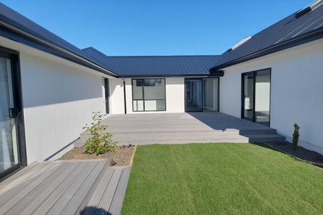Photo of property in 21 Irvines Track, Halswell, Christchurch, 8025