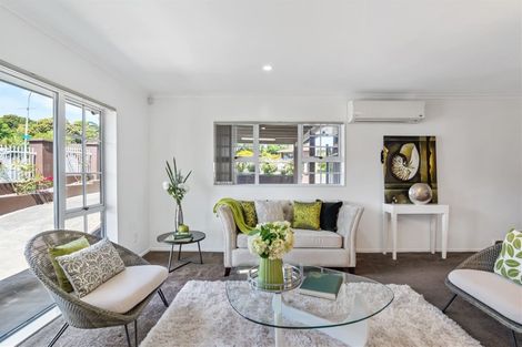 Photo of property in 121 Everglade Drive, Totara Heights, Auckland, 2105