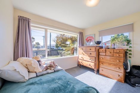 Photo of property in 14 Bideford Place, Dallington, Christchurch, 8061