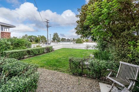 Photo of property in 36 Old Lake Road, Narrow Neck, Auckland, 0624