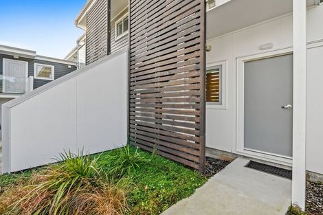 Photo of property in 8 Atkinson Street, Newlands, Wellington, 6037