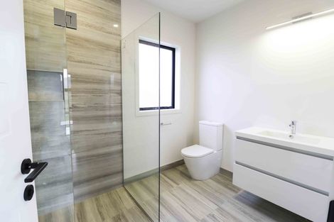 Photo of property in 42 Sardinia Grove, Fitzherbert, Palmerston North, 4410