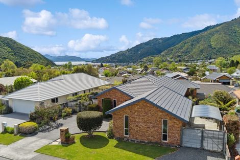 Photo of property in 19 Ranui Street, Waikawa, Picton, 7220