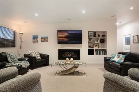 Photo of property in 33 Coast Boulevard, Papamoa Beach, Papamoa, 3118