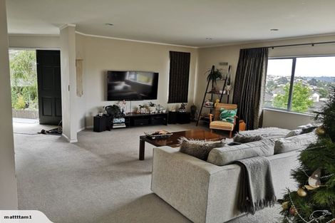 Photo of property in 24 Goldfinch Rise, Unsworth Heights, Auckland, 0632