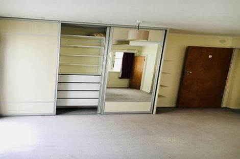 Photo of property in 82 Oriental Parade, Oriental Bay, Wellington, 6011