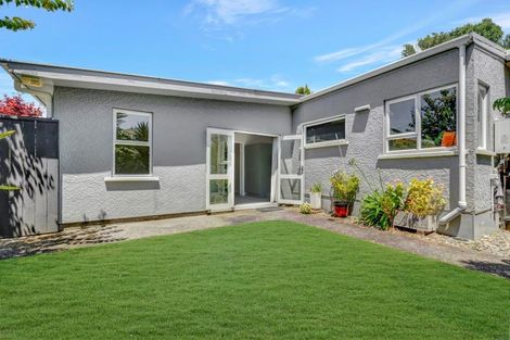 Photo of property in 9 Hursthouse Street, Vogeltown, New Plymouth, 4310