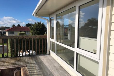 Photo of property in 42 Durham Street, Te Atatu Peninsula, Auckland, 0610