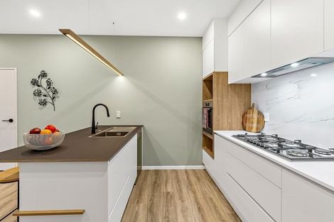 Photo of property in 10 Vinistra Road, Kumeu, 0810