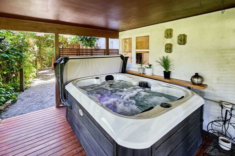 Photo of property in 60 Pomare Road, Tirohanga, Lower Hutt, 5010