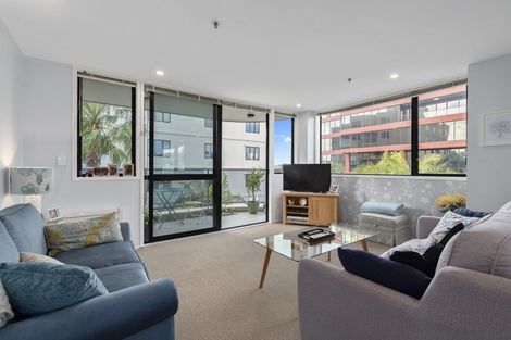 Photo of property in 2d/171 Hurstmere Road, Takapuna, Auckland, 0622