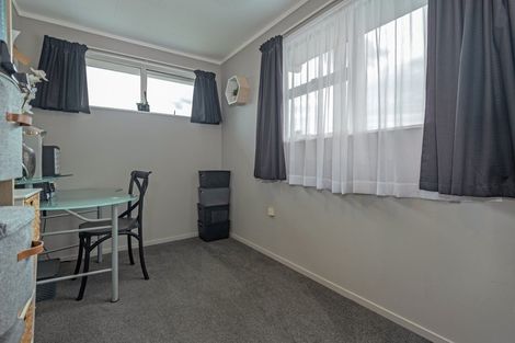 Photo of property in 8 Cohen Place, Milson, Palmerston North, 4414