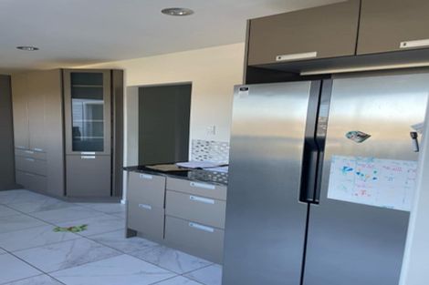 Photo of property in 91 Akaroa Drive, Maupuia, Wellington, 6022