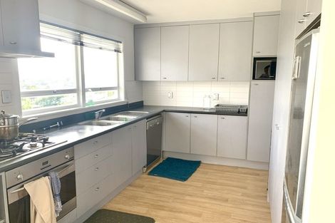 Photo of property in 9 Cheryl Place, Hillcrest, Auckland, 0627