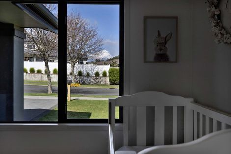 Photo of property in 5 Te Arakete Place, Hurworth, New Plymouth, 4310