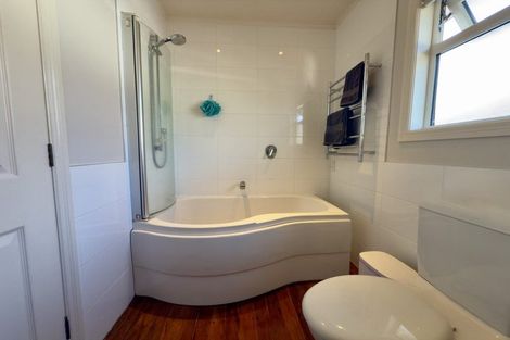 Photo of property in 84 Parr Terrace, Castor Bay, Auckland, 0620