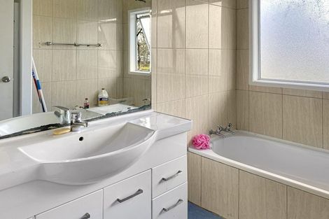 Photo of property in 25 Fitzherbert Avenue, West Harbour, Auckland, 0618