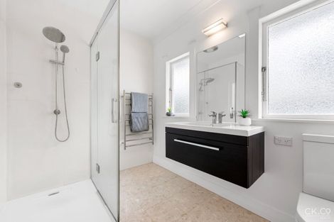 Photo of property in 17 Saint Albans Grove, Woburn, Lower Hutt, 5010