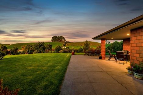 Photo of property in 18 Harkness Rice Way, Koru, New Plymouth, 4374