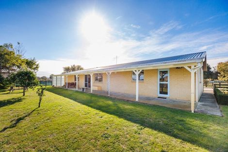 Photo of property in 112 Avenue Road, Foxton, 4891