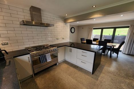 Photo of property in 12 The Glade South, Pukekohe, 2120