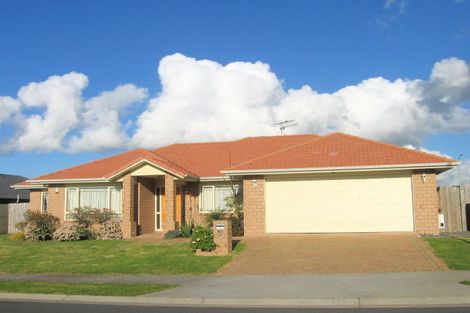 Photo of property in 12 Ballydonegan Rise, East Tamaki, Auckland, 2013