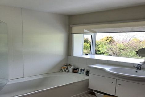 Photo of property in 1/32a Howard Road, Northcote, Auckland, 0627