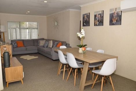 Photo of property in 34 Glen Bay Close, Pinehill, Auckland, 0632