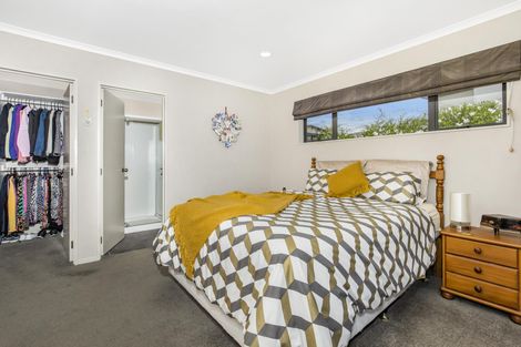 Photo of property in 11 Belfry Place, Wattle Downs, Auckland, 2103