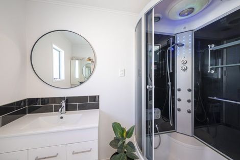 Photo of property in 49 Queens Avenue, Waikuku Beach, 7402