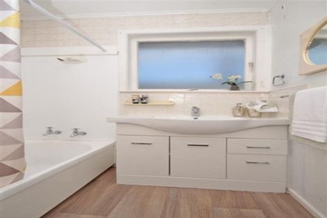 Photo of property in 216a Sturges Road, Henderson, Auckland, 0612