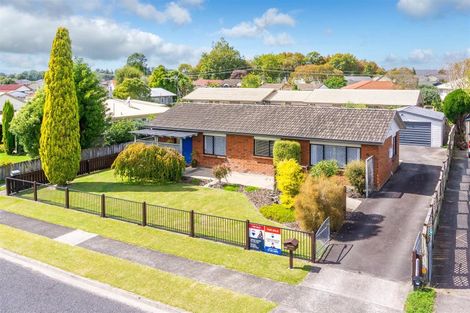 Photo of property in 13 Cromwell Drive, Fitzroy, Hamilton, 3206