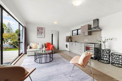 Photo of property in 63 La Trobe Street, Pakuranga Heights, Auckland, 2010