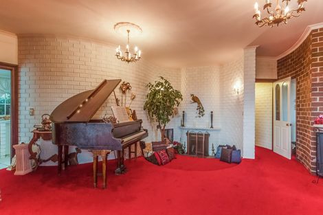 Photo of property in 35 Tawini Road, Titirangi, Auckland, 0604