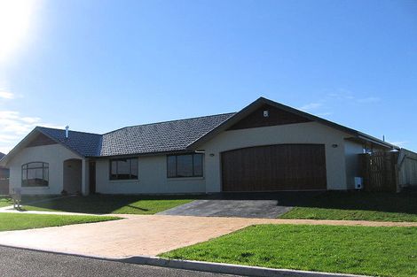 Photo of property in 42 Clearview Drive, Milson, Palmerston North, 4414