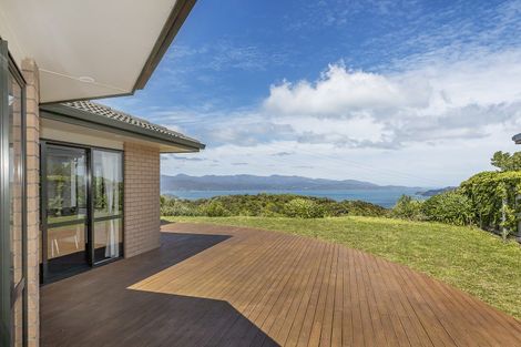 Photo of property in 52 Miles Crescent, Newlands, Wellington, 6037