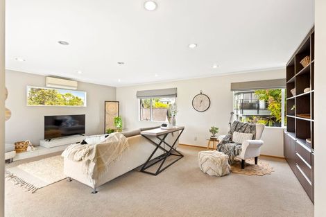 Photo of property in 6 Horizon Way, West Harbour, Auckland, 0618