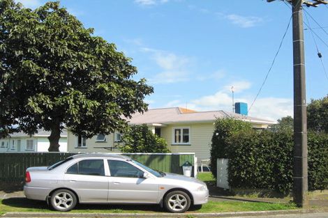 Photo of property in 13 York Crescent, Westown, New Plymouth, 4310