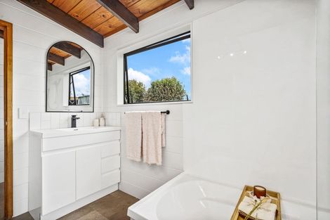 Photo of property in 37 Collins Road, Melville, Hamilton, 3206