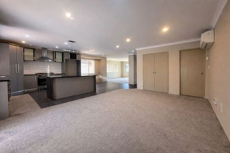 Photo of property in 22 Kestev Drive, Flat Bush, Auckland, 2016