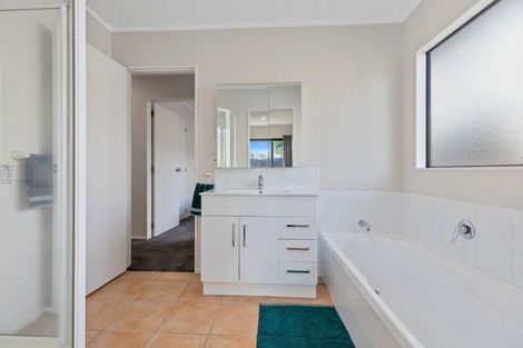 Photo of property in 38 Katerini Grove, Papamoa Beach, Papamoa, 3118