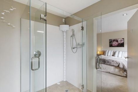 Photo of property in 58 Royalle Mews, Botany Downs, Auckland, 2010