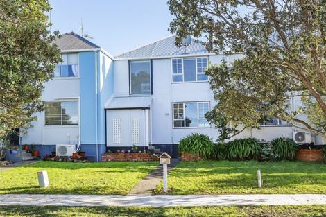 Photo of property in 116 Akaroa Drive, Maupuia, Wellington, 6022