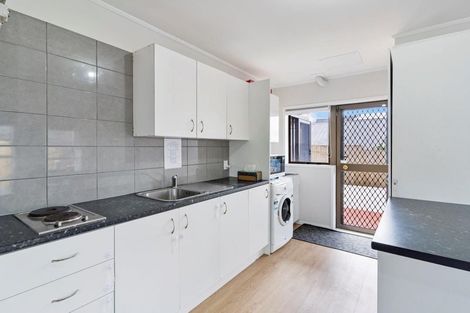 Photo of property in 2/30 Redoubt Road, Goodwood Heights, Auckland, 2105