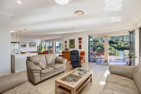 Photo of property in 6 Lees Cove, Karaka, Papakura, 2113