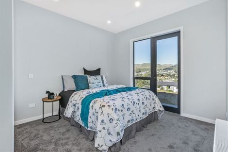 Photo of property in 29 Queen Charlotte Drive, Aotea, Porirua, 5024