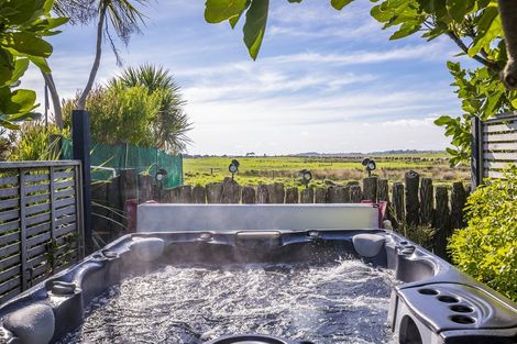 Photo of property in 21 Sandown Road, Te Horo Beach, Otaki, 5581