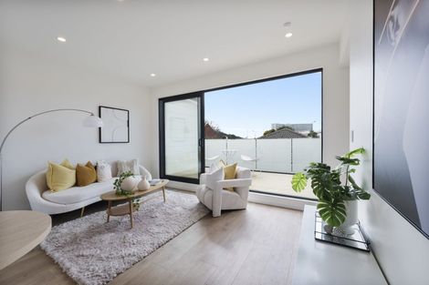 Photo of property in 8/6 Shakespeare Road, Milford, Auckland, 0620