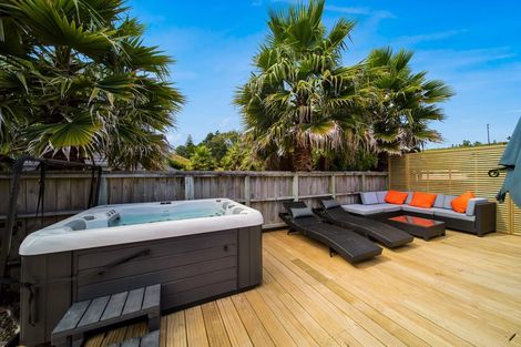 Photo of property in 13b Heta Road, Highlands Park, New Plymouth, 4312