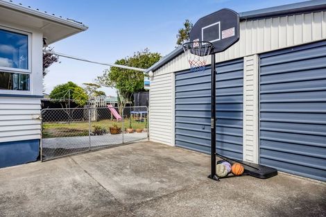 Photo of property in 15 Bone Crescent, Hawera, 4610